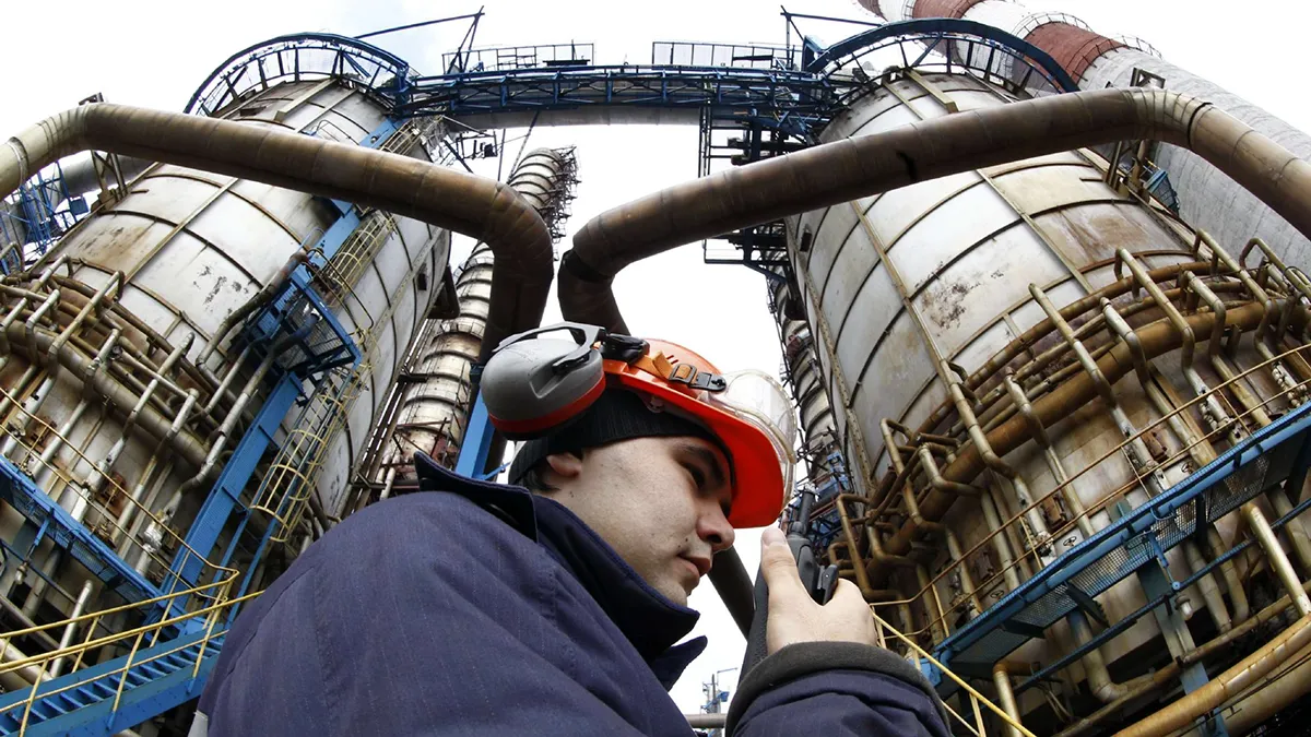 <p>Complejo de producción de hidrocarburos aromáticos en la refinería Bashneft-Ufaneftekhim, en la ciudad de Ufá - REUTERS/ SERGEI KARPUKHIN</p>
