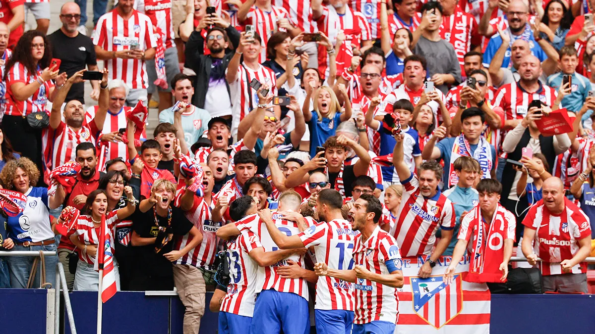 <p>Robin Le Normand del Atlético de Madrid celebra su primer gol con Carlos Martín, David Hancko y sus compañeros - REUTERS/ SUSANA VERA</p>

