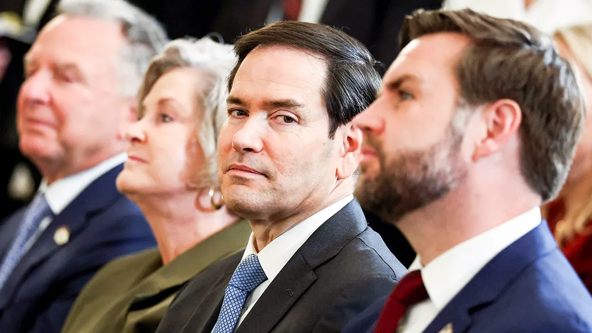 <p>El enviado especial de la Casa Blanca, Steve Witkoff, la jefa de gabinete de la Casa Blanca, Susie Wiles, el secretario de Estado de EE. UU., Marco Rubio, y el vicepresidente J. D. Vance asisten a una conferencia de prensa conjunta ofrecida por el presidente estadounidense, Donald Trump, y el primer ministro israelí, Benjamin Netanyahu, en el Comedor de Estado de la Casa Blanca, en Washington, D. C., EE. UU., el 29 de septiembre de 2025 - REUTERS/ KEVIN LAMARQUE</p>
