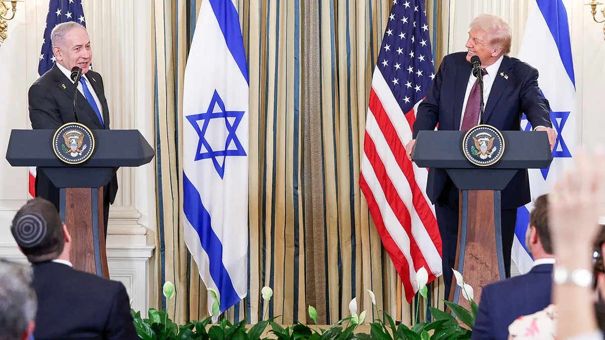 <p>El presidente de Estados Unidos, Donald Trump, y el primer ministro israelí, Benjamin Netanyahu, ofrecen una conferencia de prensa conjunta en el Comedor de Estado de la Casa Blanca en Washington, DC, EE. UU., el 29 de septiembre de 2025 - REUTERS/ JOHATHAN ERNST</p>
