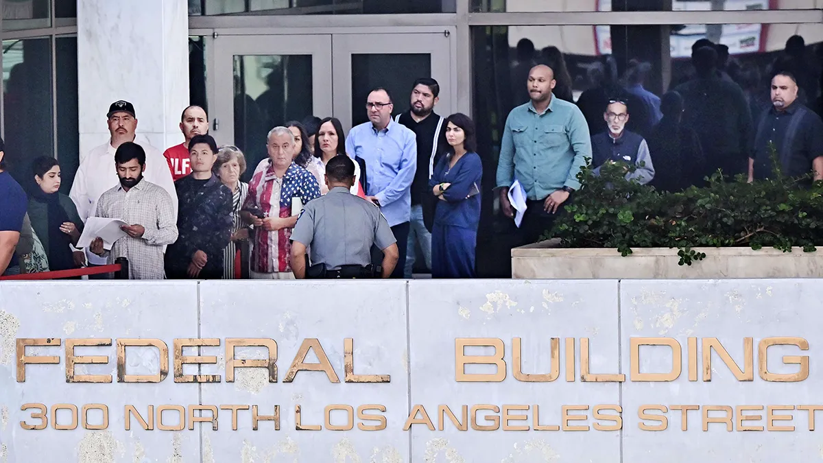 <p>Los servicios están experimentando interrupciones significativas debido al cierre del gobierno federal, ya que los trabajadores esenciales continúan trabajando sin paga y los trabajadores federales no esenciales están suspendidos - PHOTO/ ARCHIVO</p>
