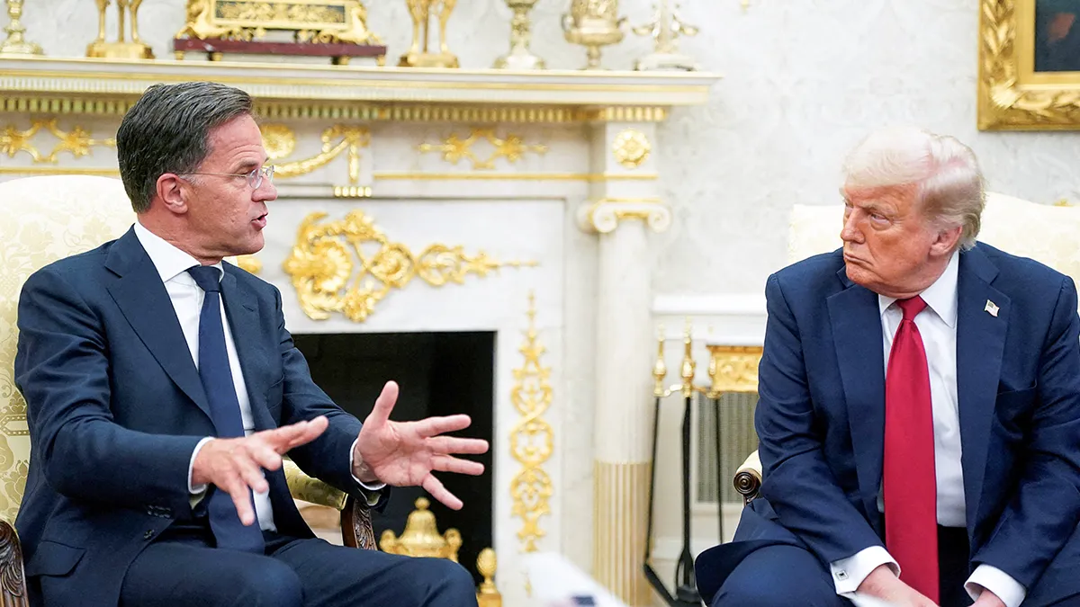 <p>El presidente de Estados Unidos, Donald Trump, se reúne con el secretario general de la OTAN, Mark Rutte, donde el presidente Trump anuncia un acuerdo para enviar armas estadounidenses a Ucrania a través de la OTAN, en la Oficina Oval de la Casa Blanca en Washington, DC, EE.UU., el 14 de julio de 2025 - REUTERS/ NATHAN HOWARD</p>
