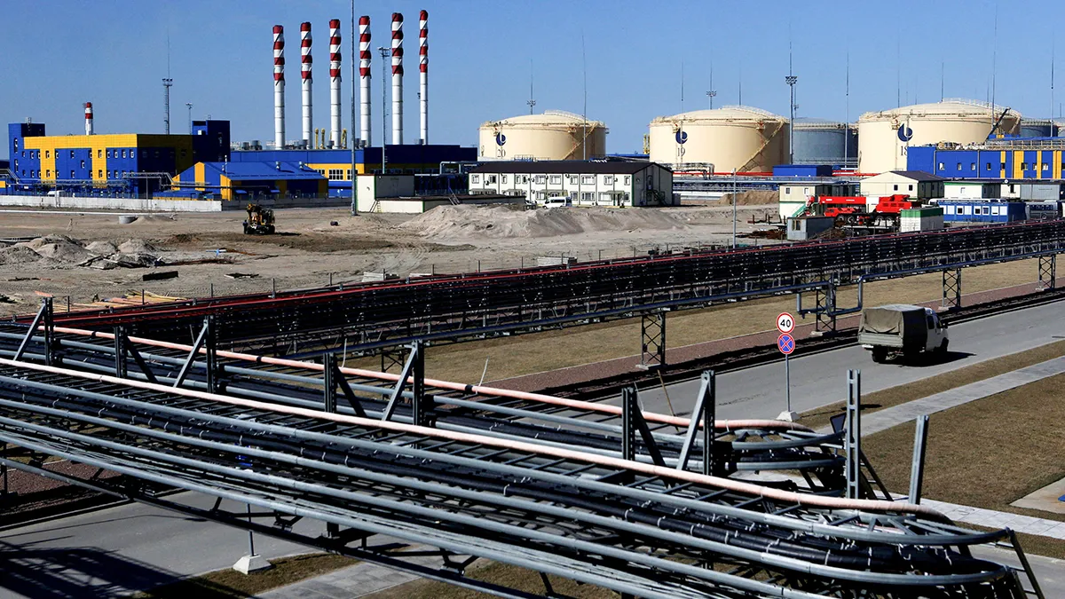 <p>Terminal de productos petrolíferos de Ust-Luga en el asentamiento de Ust-Luga, a unos 110 km de San Petersburgo - REUTERS/ ALEXANDER DEMIANCHUCK</p>
