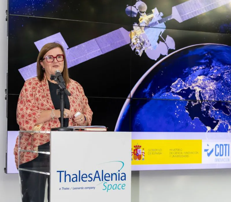 La secretaria general de Innovación, Teresa Riesgo, hace escasos días ha cursado una visita a la sede de Thales Alenia Space en Tres Cantos (Madrid) para conocer el estado de progreso del proyecto GEO QKD - PHOTO/Thales Alenia Space España