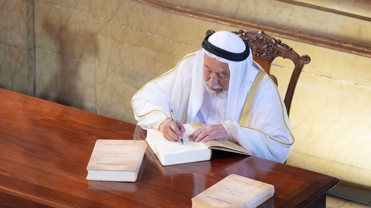 El gobernante de Sharjah inaugura el Centro de Estudios Árabes en la Universidad de Coímbra, en Portugal