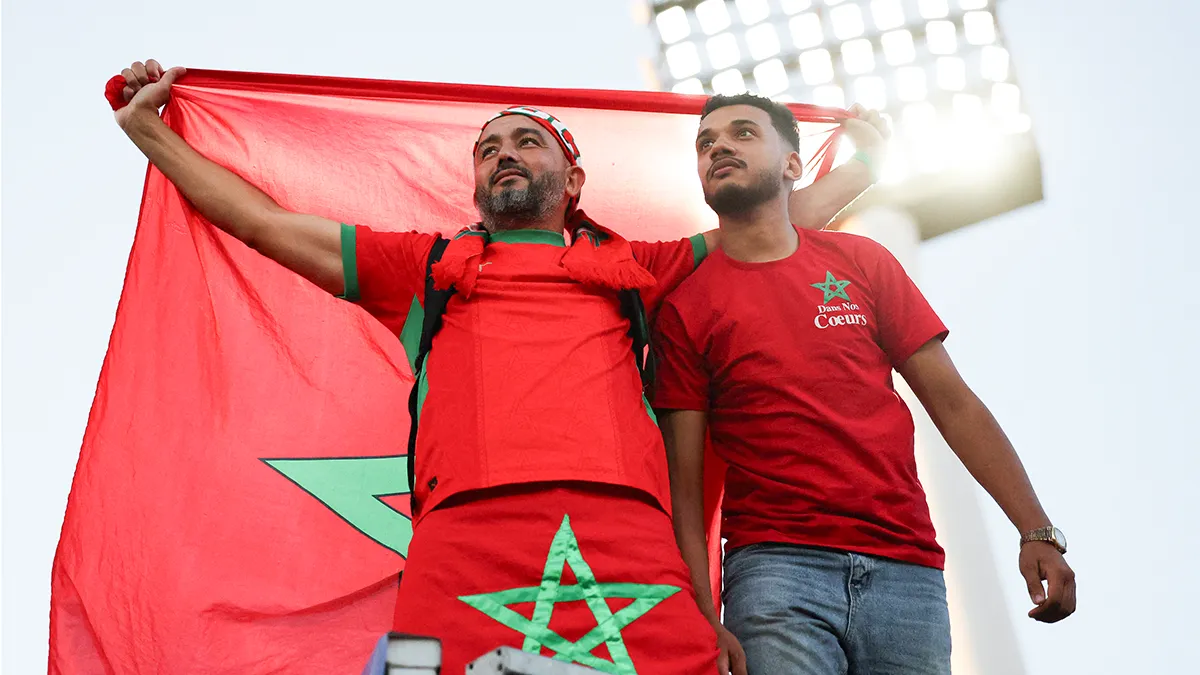 <p>Aficionados marroquíes en las gradas antes del partido - REUTERS/ PABLO SANHUEZA</p>
