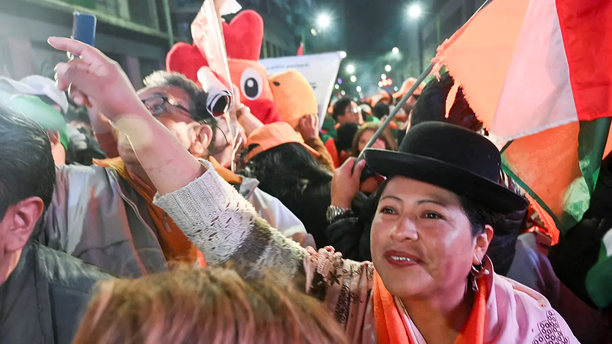 <p>Partidarios del senador centrista y candidato presidencial Rodrigo Paz, del Partido Demócrata Cristiano (PDC), en La Paz, Bolivia, el 19 de octubre de 2025 - REUTERS/ CLAUDIA MORALES</p>
