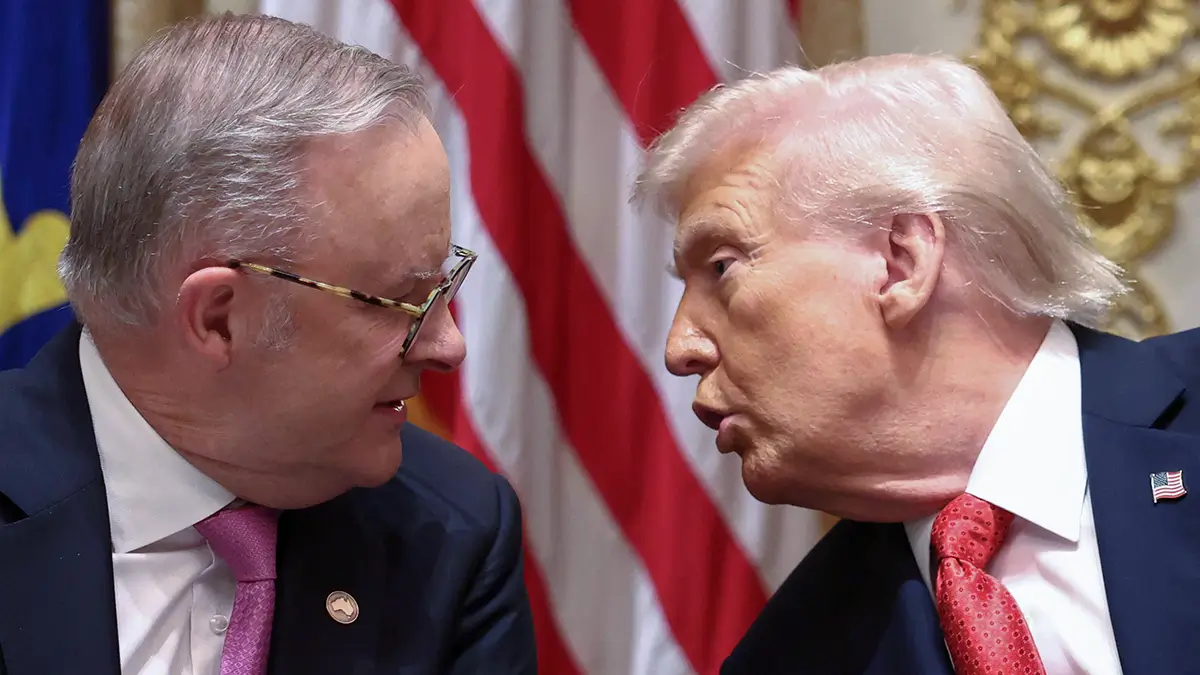 Donald Trump, se reúne con el primer ministro australiano, Anthony Albanese, en la Sala del Gabinete de la Casa Blanca, en Washington, DC, EE. UU., el 20 de octubre de 2025 - REUTERS/ KEVIN LAMARQUE