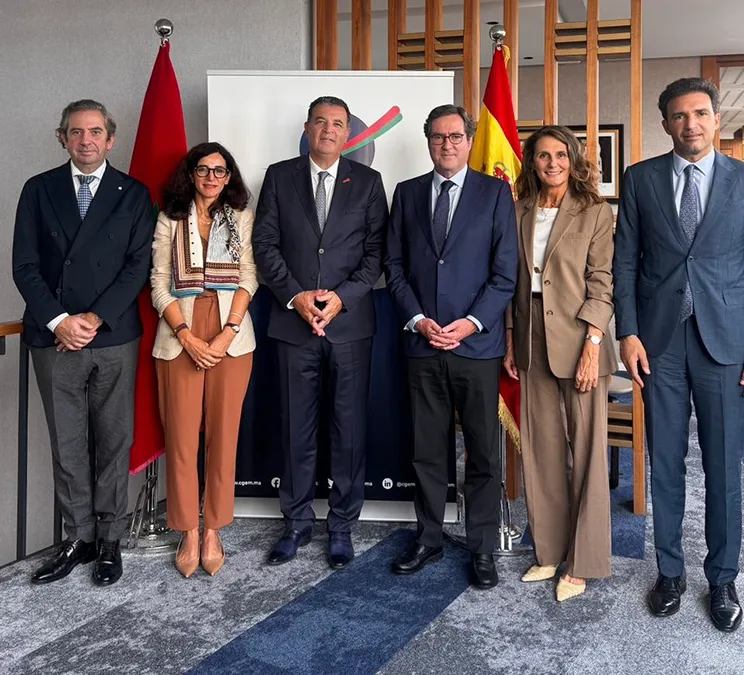 De izquierda a derecha: Íñigo Fernández de Mesa, vicepresidente de la CEOE, y Marta Blanco, presidenta de la Comisión de Relaciones Internacionales; Chakib Alj, presidente de la CGEM; Antonio Garamendi, presidente de la CEOE; Ghita Lahlou, vicepresidenta y presidenta de la Comisión Internacional; y Mehdi Tazi, vicepresidente general de la CGEM - PHOTO/CEOE