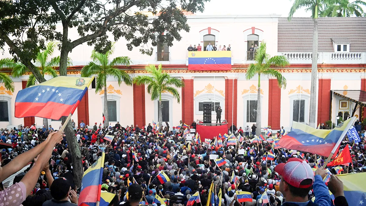 <p>El presidente venezolano Nicolás Maduro se dirige a sus seguidores desde un balcón del Palacio de Miraflores tras las elecciones presidenciales celebradas en Caracas, Venezuela, el 30 de julio de 2024 - REUTERS/ MAXWELL BRICEÑO</p>
