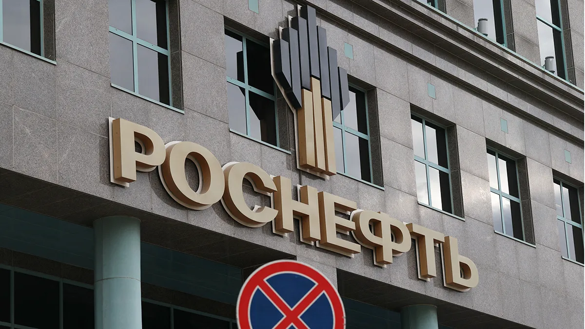 <p>Edificio de oficinas de Rosneft, uno de los principales productores de petróleo de Rusia - REUTERS/ RAMIL SITDIKOV</p>
