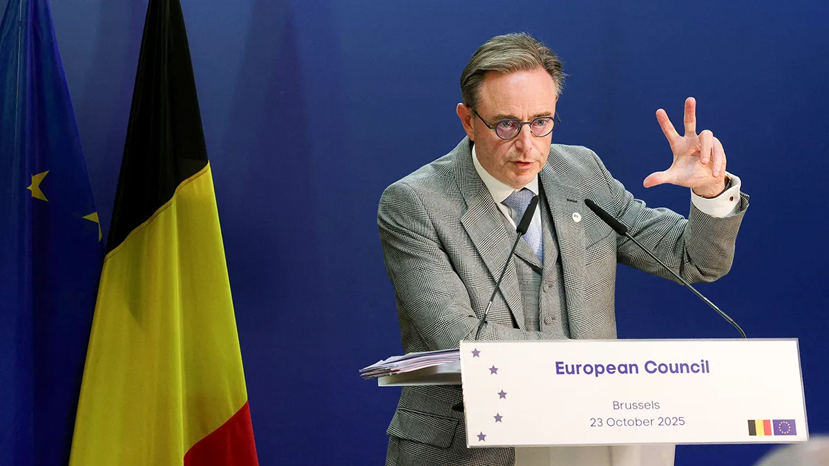 El primer ministro belga, Bart De Wever, asiste a una conferencia de prensa el día de la cumbre de líderes de la Unión Europea en Bruselas, Bélgica, el 23 de octubre de 2025 - REUTERS/ YVES HERMAN