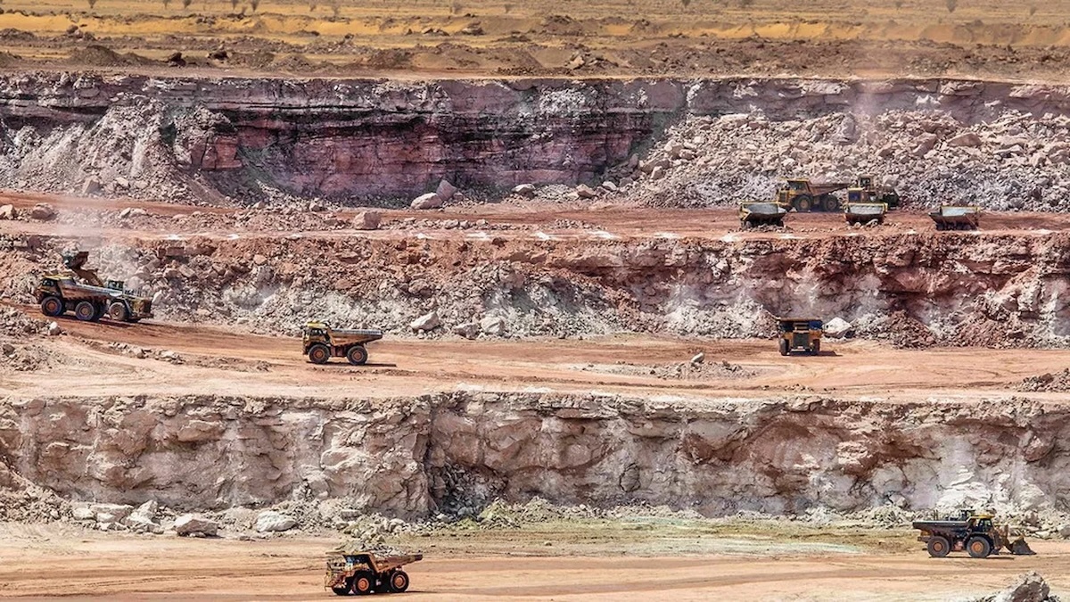 Niger ; Arlit : Vue aerienne d'ensemble de la mine d'uranium de Tamgak exploitee par Orano (ex Areva) © DR/SP/Andia.fr - Photo by DR/SP/ANDBZ/ABACAPRESS.COM - BTP ; Camion ; Camions ; Chantier ; Chantiers ; Economie ; Economie ; Engin de chantier ; Engins de chantiers ; gisement ; Industrie ; Industrie miniere ; Industries ; Mine ; Mines ; Poids lourd ; Poids lourds ; Transport ; Transport routier ; Transports routiers ; Travaux