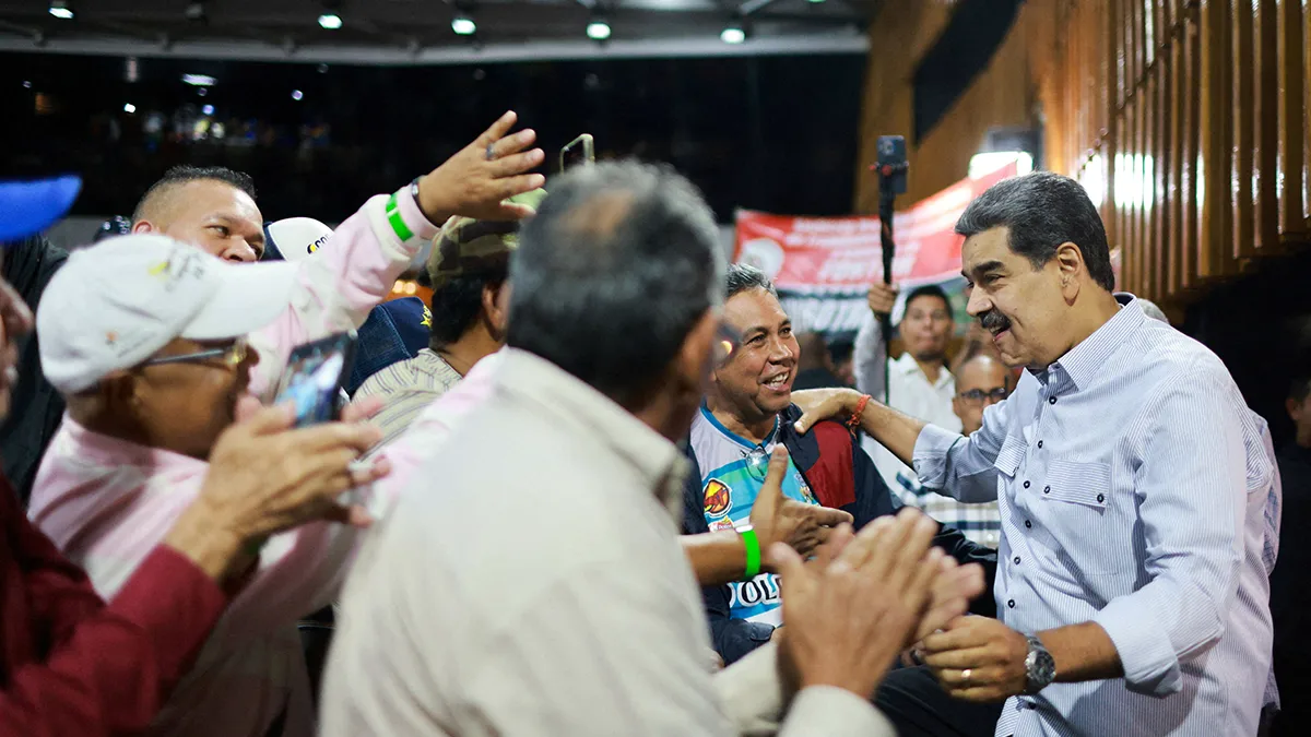 El presidente venezolano Nicolás Maduro asiste a un acto con sus seguidores tras la declaración del presidente estadounidense Donald Trump, en Caracas, Venezuela, el 23 de octubre de 2025 - Palacio de Miraflores vía REUTERS