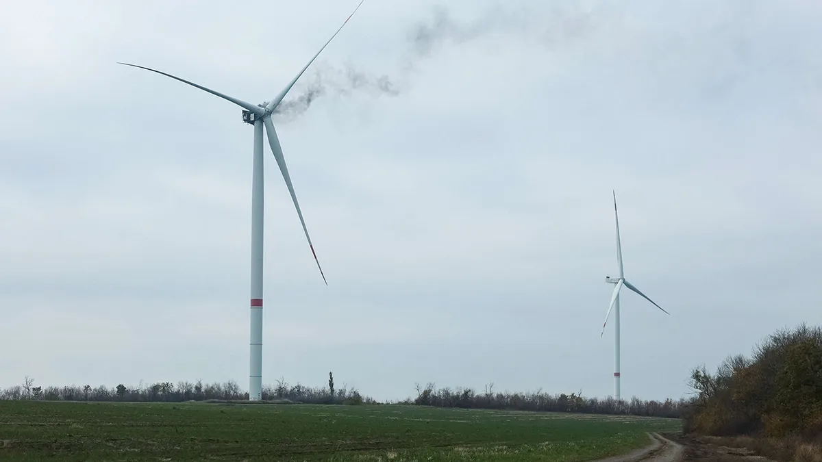 Turbina eólica generadora de energía alcanzada por un dron ruso, en medio del ataque en curso de Rusia contra Ucrania, cerca de Kramatorsk, en la región de Donetsk, Ucrania, el 24 de octubre de 2025
REUTERS/ ANATOLII STEPANOV