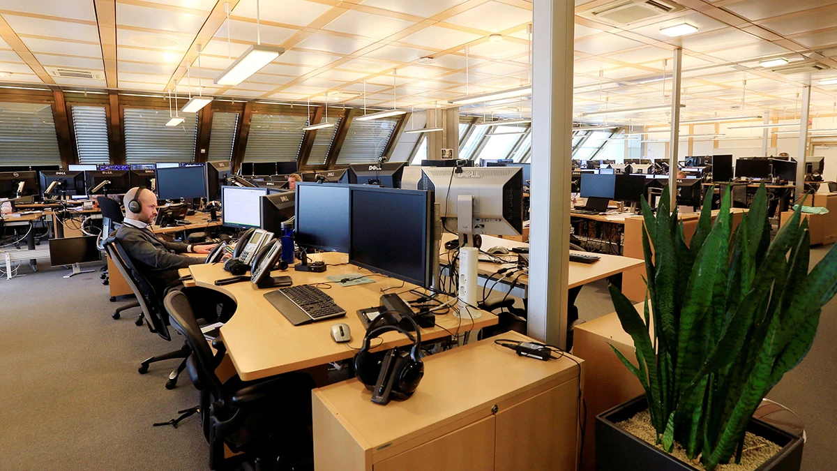 <p>La sala de operaciones de Norges Bank Investment Management, el fondo soberano del país nórdico, en Oslo, Noruega - REUTERS/ INTS KALNINS</p>
