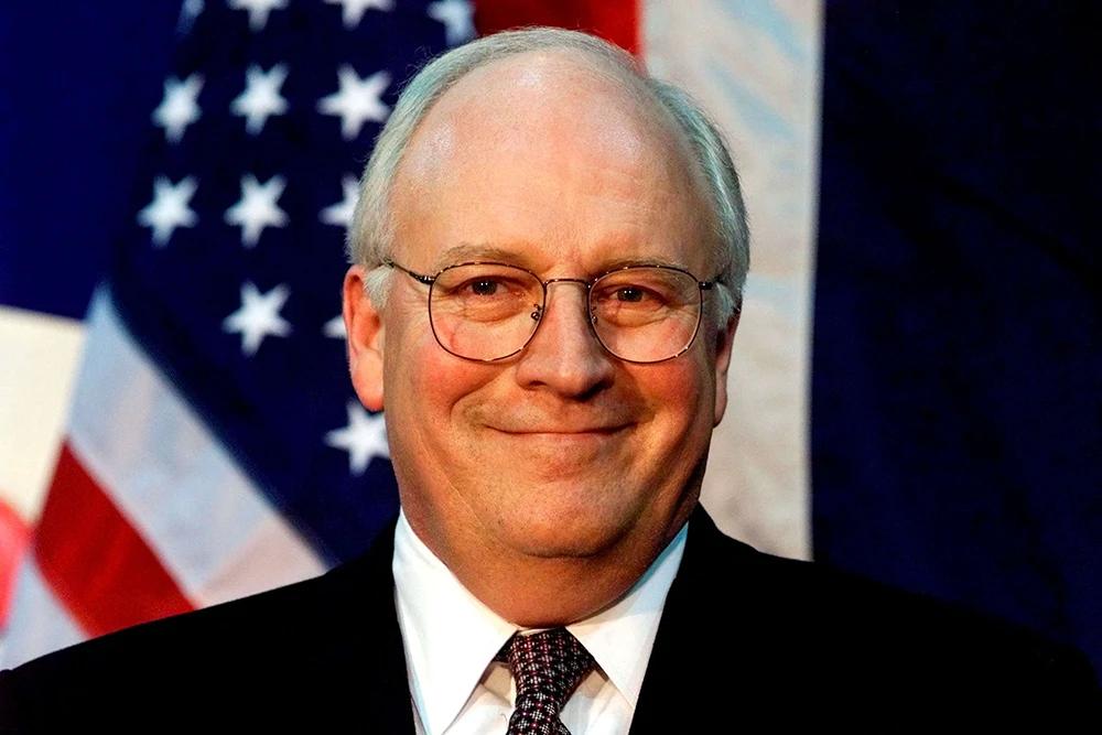 <p>Dick Cheney, en un acto de campaña el 26 de julio de 2000 en Casper, Wyoming, el estado natal de Cheney - REUTERS/ JEFF MITCHELL</p>
