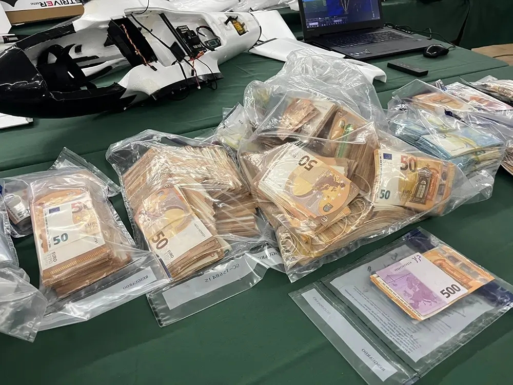 <p>Los drones volaban hasta Marruecos, donde eran cargados con hachís. A su regreso, liberaban la droga en zonas de Vejer de la Frontera y Tarifa - PHOTO/GUARDIA CIVIL</p>
