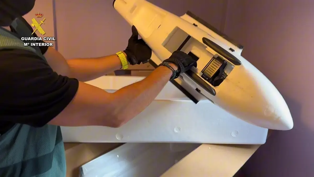 <p>Uno de los drones que transportaba droga desde Marruecos por el Estrecho intervenidos por la Guardia Civil - PHOTO/GUARDIA CIVIL</p>
