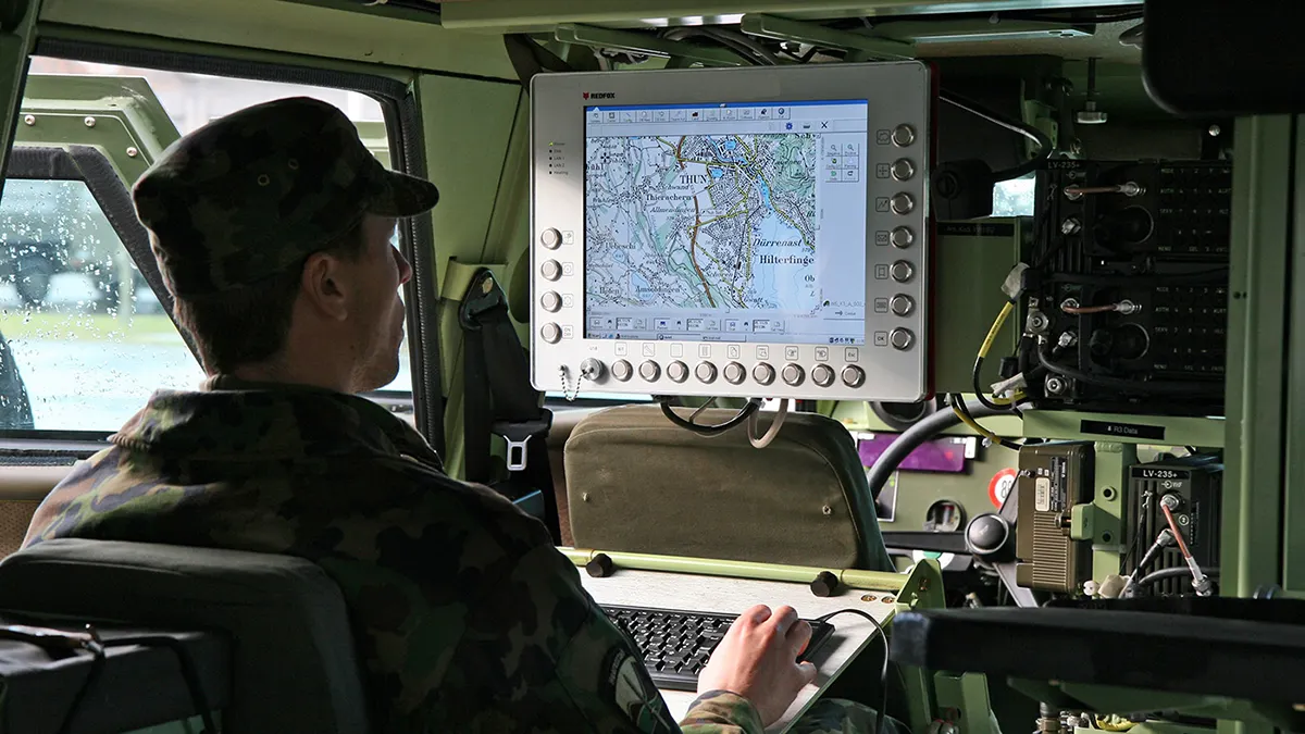 Thales ofrece a las unidades militares terrestres, navales y aéreas una familia de radios definidas por software para las comunicaciones tácticas - PHOTO/Thales