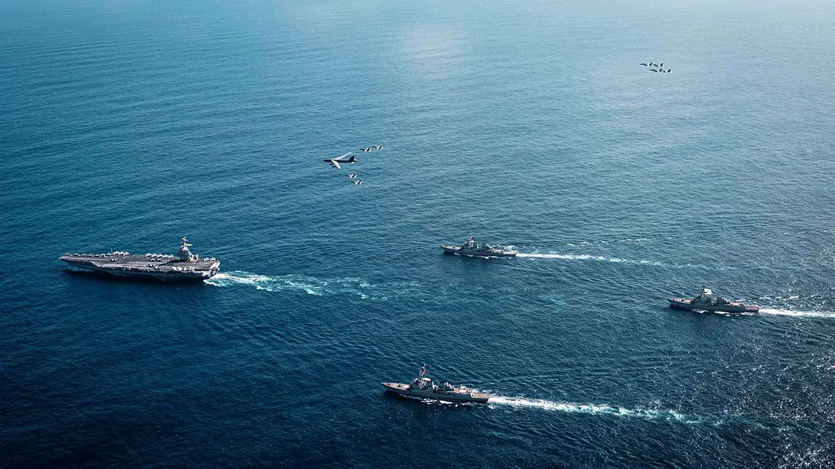 <p>El USS Gerald R. Ford, el USS Winston S. Churchill, el USS Mahan y el USS Bainbridge de la Fuerza Aérea de los Estados Unidos, en el océano Atlántico, el 13 de noviembre de 2025 - PHOTO/ Marina de los Estados Unidos/Contramaestre de tercera clase Tajh Payne via REUTERS</p>
