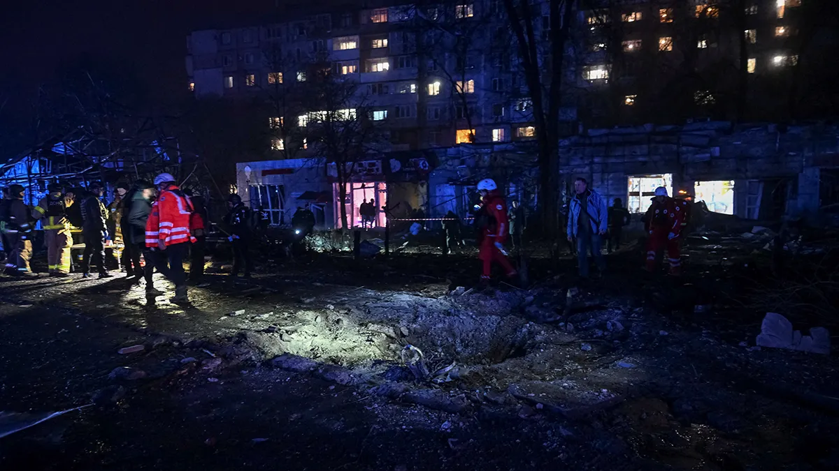 <p>Lugar del del ataque aéreo ruso, en medio del ataque de Rusia a Ucrania, en Zaporizhzhia, Ucrania, 20 de noviembre de 2025 - PHOTO/ REUTERS</p>

