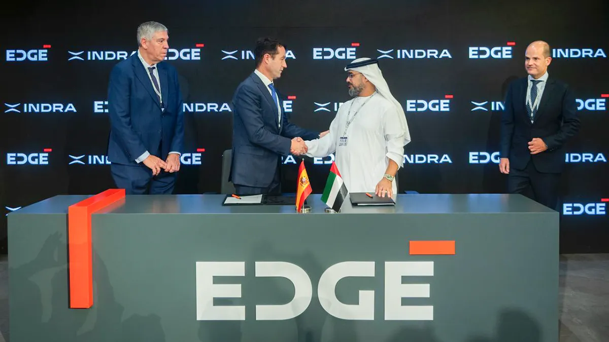 El presidente de Indra, Ángel Escribano, ha suscrito acuerdos con la emiratí Edge, para crear una empresa dedicada a municiones merodeadoras y armas inteligentes, y con Calidus, para desarrollar simuladores para pilotos de aeronaves - PHOTO/Indra