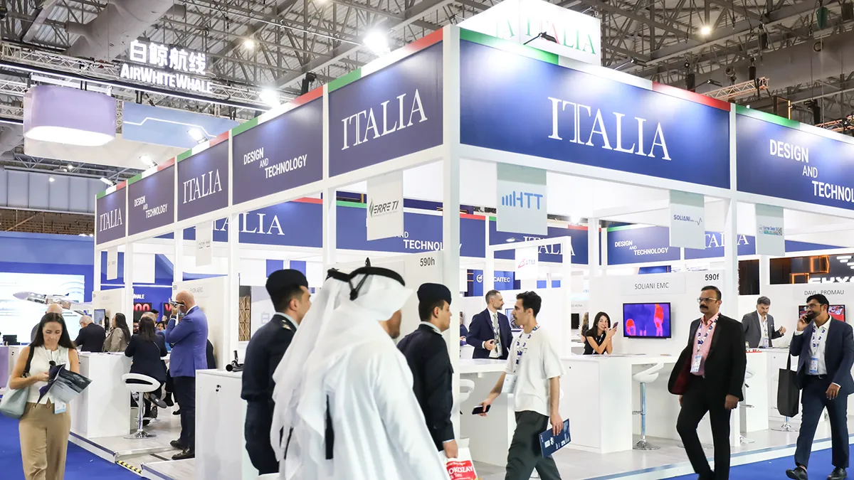 Un total de 21 naciones han organizado pabellones nacionales para acoger a sus medianas y pequeñas industrias. Es el caso de Italia, pero también de europeas como Alemania, Chequia, Francia o el Reino Unido - PHOTO/DubaiAirshowStudioTcb