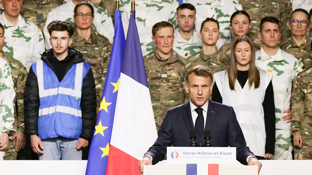 El presidente francés Emmanuel Macron presenta un nuevo servicio militar nacional - REUTERS/ THOMAS PADILLA