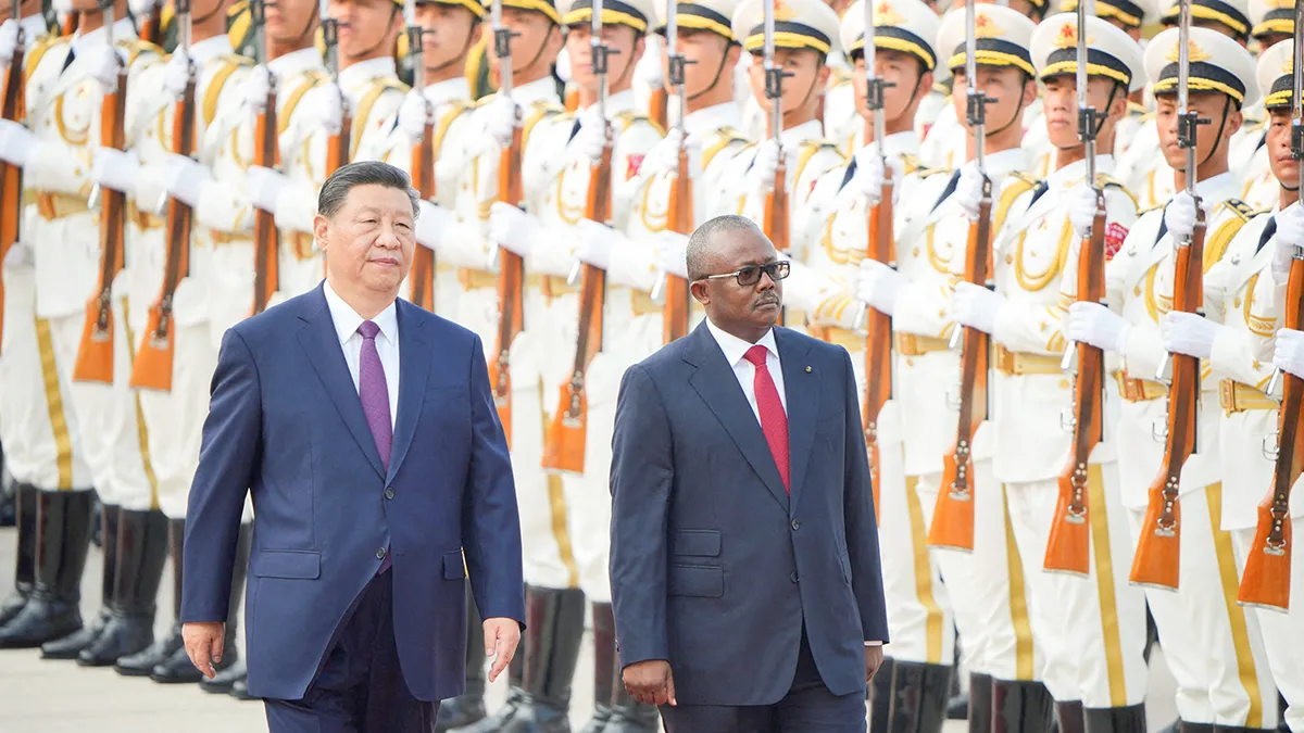 El presidente chino, Xi Jinping, a la izquierda, y el presidente de Guinea-Bissau, Umaro Sissoco Embalo, en Pekín, China, el miércoles 10 de julio de 2024 - REUTERS/ VINCENT THIAN