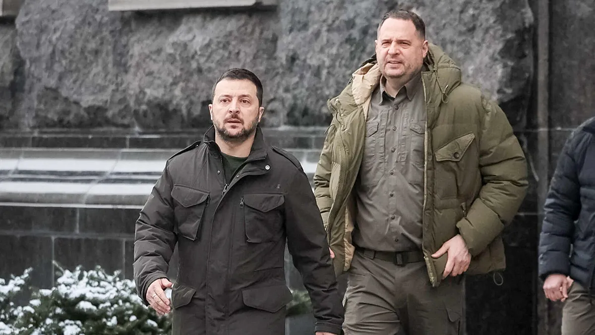 El presidente Volodymyr Zelenskiy y el jefe de la Oficina Presidencial, Andriy Yermak - REUTERS/ GLEB GARANICH