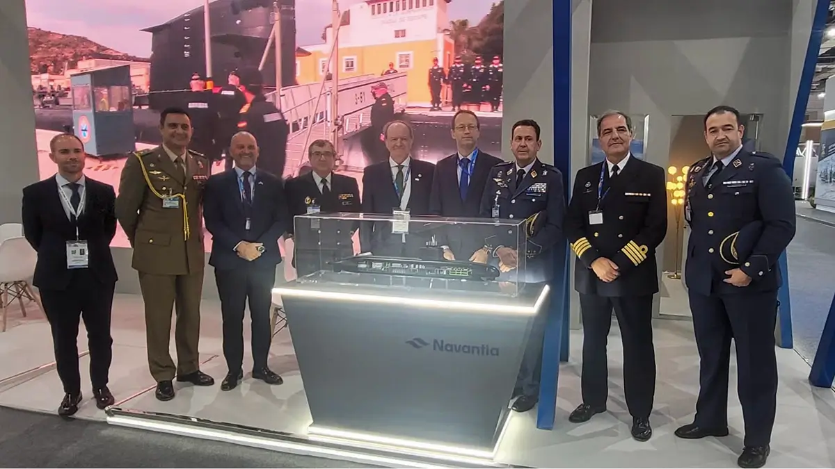 El director general de Innovación y Estrategia Industrial de la Defensa, el teniente general del Aire Miguel Ivorra, en el stand de Navantia, patrocinador de EDEX 2025, que hacia hincapié en el submarino clase S-80 - PHOTO/Esqe