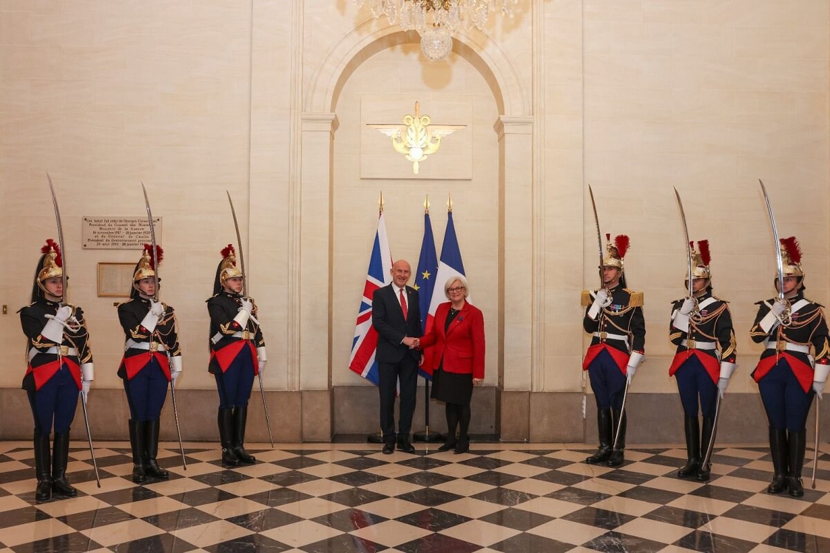En la tarde anterior a su estancia en Madrid, la ministra francesa Catherine Vautrin se reunió en París con su homólogo británico, John Healey - PHOTO/Ministere des Armées