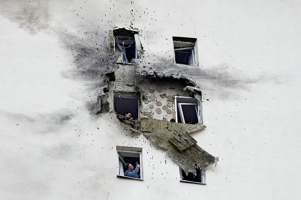 <p paraid="1402629102" paraeid="{ba58127e-168e-47ef-ba74-06ea3747141b}{7}">Una vista muestra un edificio residencial de varios pisos dañado en un reciente ataque con drones ucranianos, según las autoridades locales, en el curso del conflicto entre Rusia y Ucrania, en Vidnoye, región de Moscú - PHOTO/ REUTERS</p>
