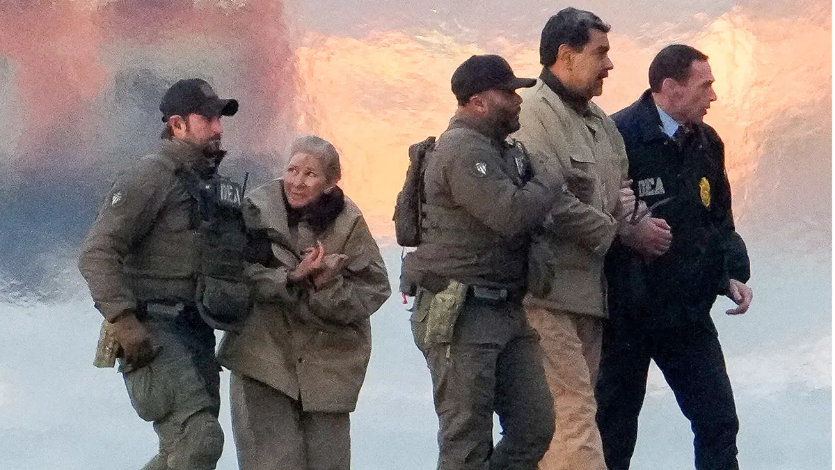 <p>Agentes de la DEA sacan del helicóptero al presidente venezolano Nicolás Maduro y a su esposa Cilia Flores, en la ciudad de Nueva York, Estados Unidos, el 5 de enero de 2026 - REUTERS/ ADAM GRAY </p>
