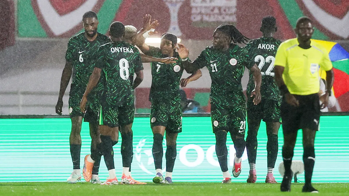 <p paraid="1128963643" paraeid="{5e0fc312-ca77-4083-b389-ffc60391da64}{87}">Ademola Lookman, de Nigeria, celebra el primer gol con sus compañeros de equipo entre Nigeria contra Mozambique - REUTERS/ AMR ABDALLAH DALSH</p>
