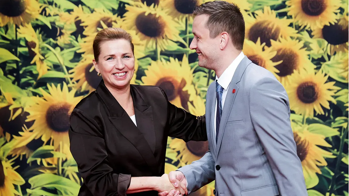 <p paraid="1097308981" paraeid="{e5392468-5ffc-42b1-83c1-e100a80ae492}{87}">La primera ministra de Dinamarca, Mette Frederiksen, da la bienvenida al primer ministro de Groenlandia, Jens-Frederik Nielsen, el día de la cumbre de la Comunidad Política Europea en Copenhague, Dinamarca, el 2 de octubre de 2025 - REUTERS/ LEONHARD FOEGER</p>
