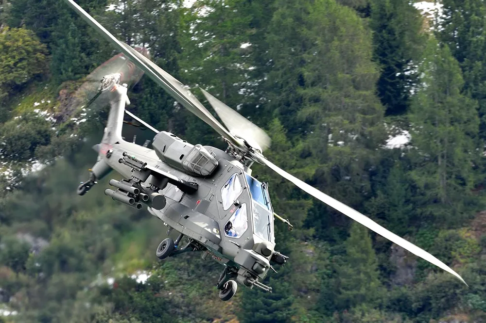 Con una amplia gama de helicópteros militares y civiles, Agusta es una de las joyas de Leonardo. En imagen, el de ataque AW-249 Fenice, llamado a ser el relevo del A-129 Mangusta en el Ejército italiano - PHOTO/Esercito-Difes