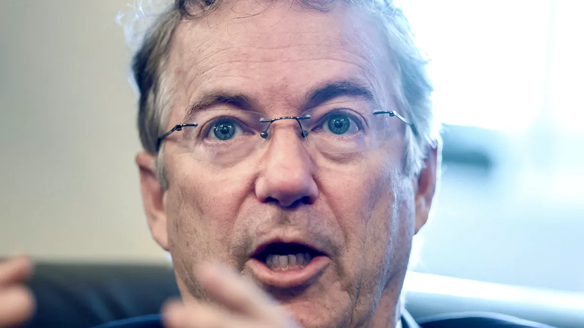 <p paraid="460162782" paraeid="{64197f43-87f4-4e8c-86ac-7c1d5d186570}{43}">El senador estadounidense Rand Paul (republicano por Kentucky) habla con periodistas en la tribuna de prensa del Capitolio de Estados Unidos sobre la actuación de Estados Unidos en Venezuela, en Washington D. C., Estados Unidos, el 7 de enero de 2026 - REUTERS/ EVELYN HOCKSTEIN</p>
