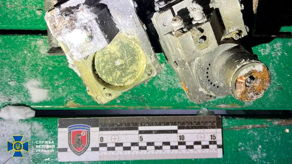 <p paraid="1143914478" paraeid="{72edcea4-f816-4e30-b726-66f8a1890e9b}{76}">Parte del sistema de misiles hipersónicos Oreshnik con capacidad nuclear rusa en el lugar del ataque con misiles rusos, en medio del ataque de Rusia a Ucrania, en la región de Lviv, Ucrania, el 9 de enero de 2026 - PHOTO/Servicio de Seguridad de Ucrania/Folleto vía REUTERS </p>
