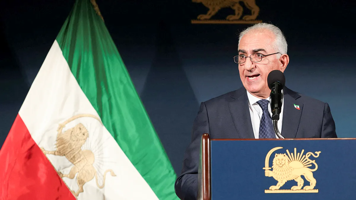 <p>Reza Pahlavi, hijo exiliado del último sha de Irán y voz destacada de la fragmentada oposición, habla durante una rueda de prensa en Washington D. C., Estados Unidos, el 16 de enero de 2026 - REUTERS/ JONATHAN ERNST </p>
