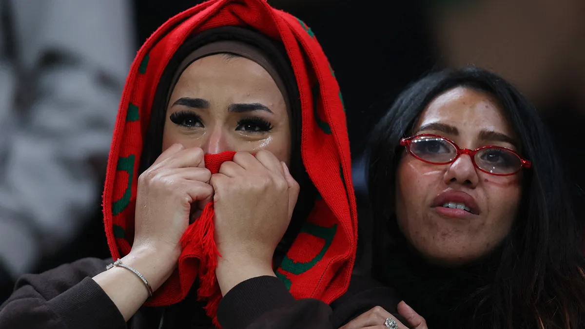 <p>Aficionados marroquíes abatidos después del partido - REUTERS/ AMR ABDALLAH DAISH </p>
