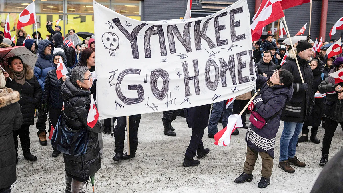<p paraid="1760082876" paraeid="{ba6ec267-ad1f-444c-8976-c7cdd001d9aa}{57}">Protesta contra la demanda del presidente estadounidense Donald Trump de que la isla ártica sea cedida a los EE.UU., pidiendo que se le permita determinar su propio futuro, en Nuuk, Groenlandia, el 17 de enero de 2026 - REUTERS/ MARKO DJURICA</p>
