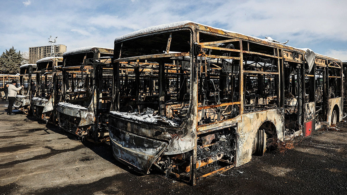 Autobuses quemados durante las protestas de Irán, en Teherán, Irán, el 21 de enero de 2026 - PHOTO/ MAJID ASGARIPOUR/ WANA via  REUTERS