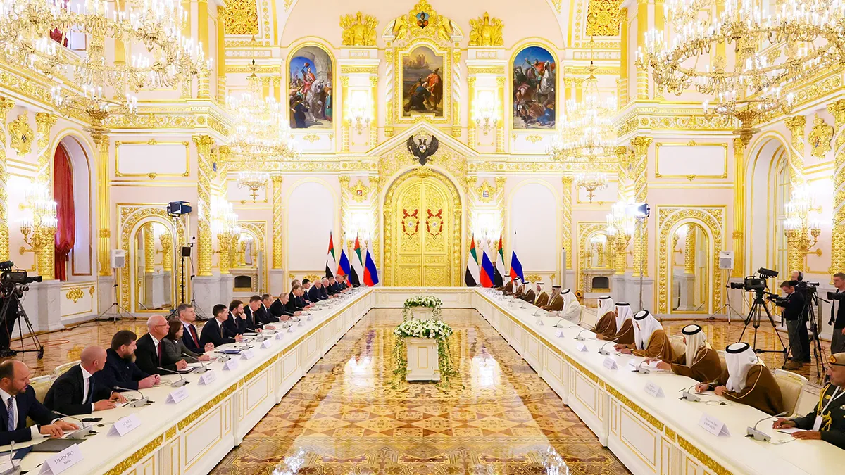 <p>El presidente ruso, Vladimir Putin, y el presidente de la UAEs, Sheikh Mohammed bin Zayed Al Nahyan, asisten a una reunión en el Kremlin en Moscú, Rusia, el 29 de enero de 2026 - Maxim Shipenkov / via REUTERS</p>
