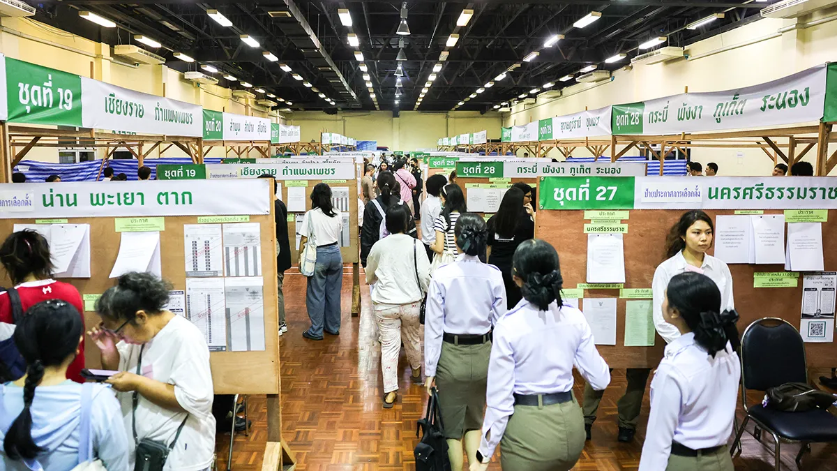 <p paraid="1940969165" paraeid="{f3c4bd8c-4723-48e6-8a53-f1f84af55fb4}{5}">Votantes hacen cola para emitir su voto durante la votación anticipada antes de las elecciones generales del 8 de febrero, en Bangkok, Tailandia, el 1 de febrero de 2026 - REUTERS/ ATHIT PERAWONGMETHA </p>
