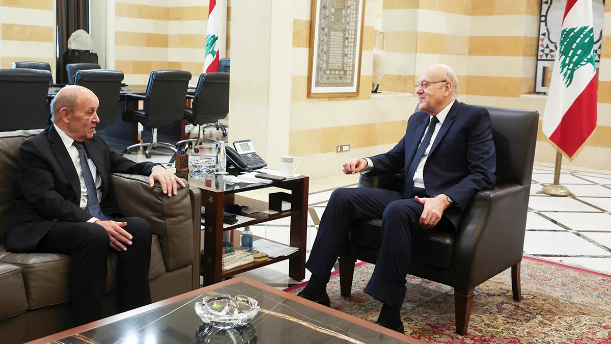 <p paraid="1865246090" paraeid="{a355807c-6164-4fde-832c-0b321b7507a6}{169}">El ex primer ministro interino de Líbano, Najib Mikati, se reúne con el excanciller francés Jean-Yves Le Drian en Beirut, Líbano, el 29 de noviembre de 2023 - REUTERS/ MOHAMED AZAKIR</p>
