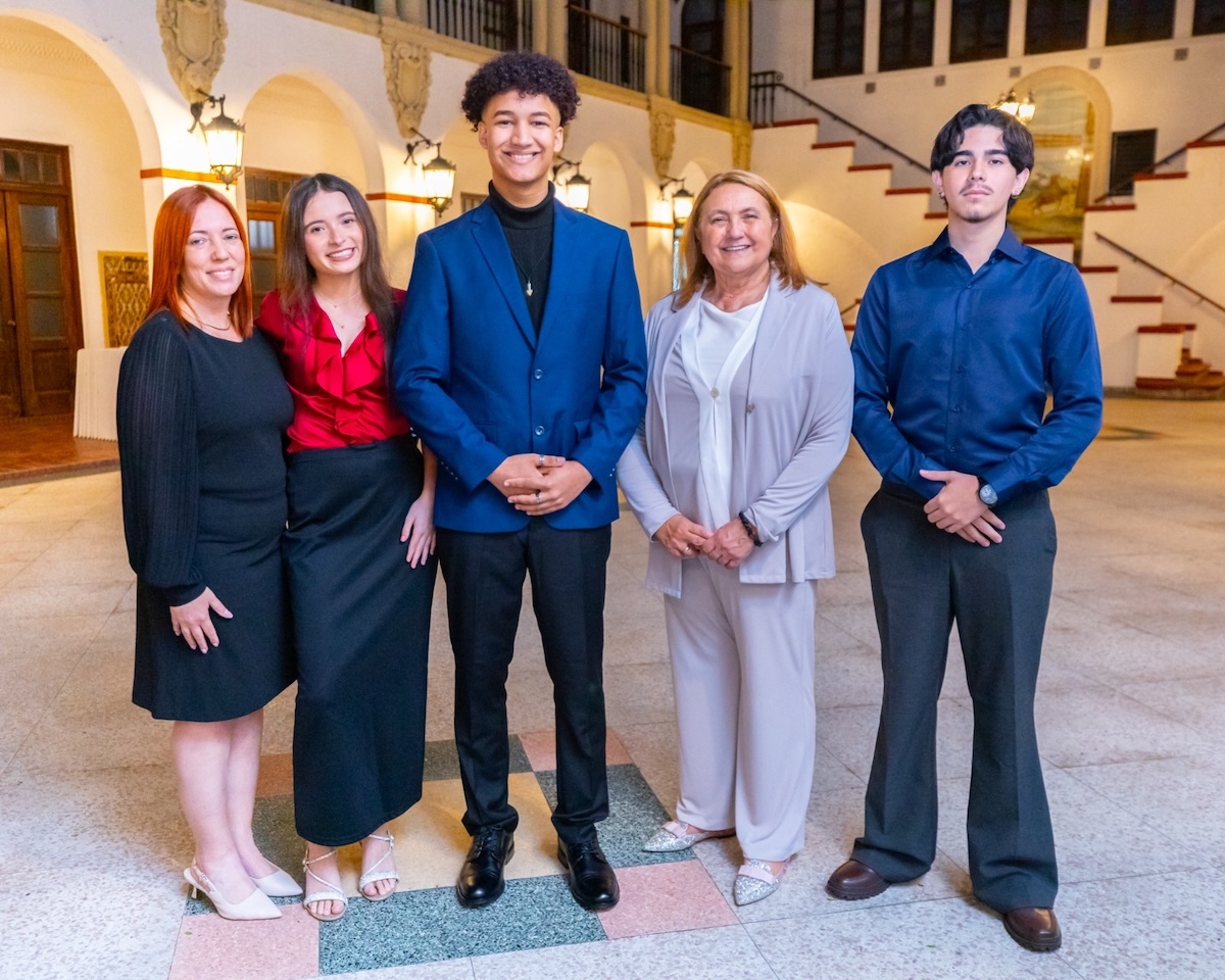 Denise Amaral Coordinadora ,Camila Ortiz,Joshua Díaz,Dra.María Díaz de la Cebosa y Yeimer Silvestre