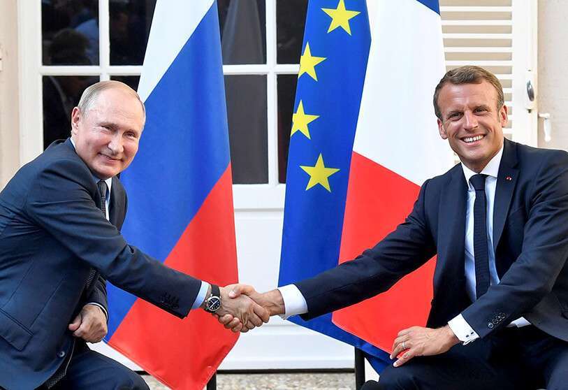 El presidente francés, Emmanuel Macron, y el presidente ruso, Vladimir Putin, mantienen una reunión bilateral el 19 de agosto de 2019.