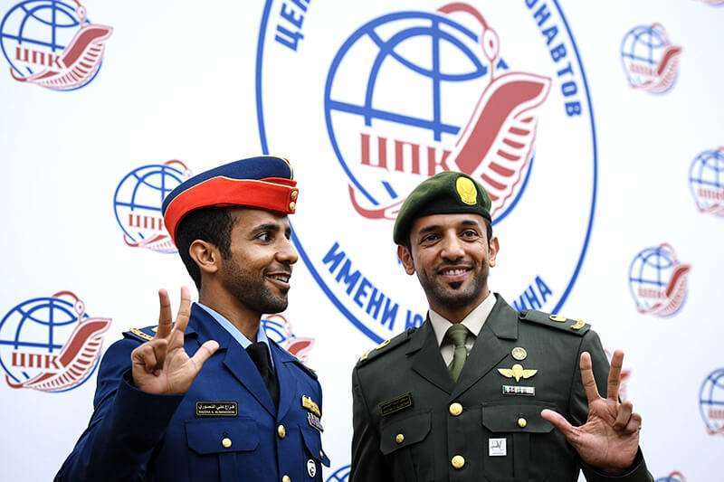 Al-Mansoori (izq.) junto a su compañero Al-Neyadi. Aunque ha sido suplente en esta ocasión, tendrá plaza en el próximo viaje